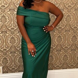 Elegant Green Off-Shoulder Dress